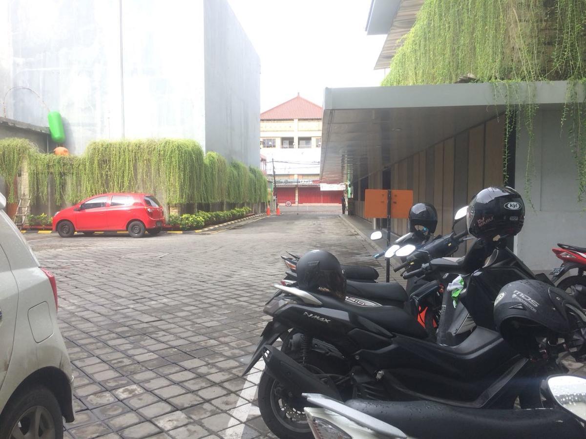 ホテル Urban Styles Hitz Kuta クタ エクステリア 写真